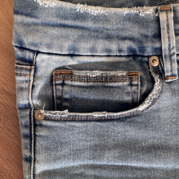 Good American Cropped mini boot Jeans - Picture 6 of 6